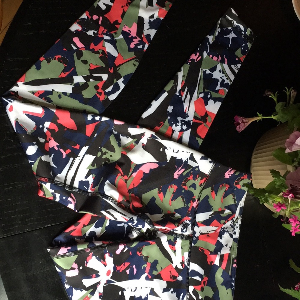 Lululemon Pop Cut Boom Juice Multi/Blk Leggings 4 - Picture 1 of 8